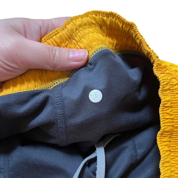 Lululemon Men Lined Shorts Size Small - Picture 6 of 6